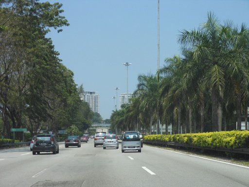 Hertz® Malaysia, Autobahn 4 spurig