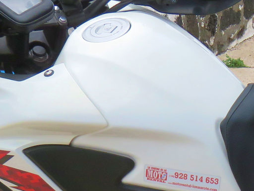 Honda CB500X, Tank