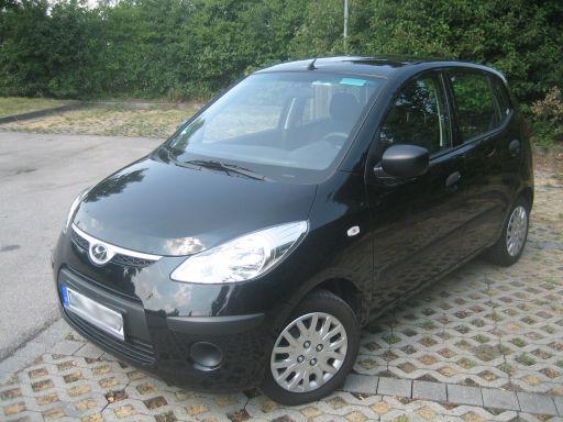 Hertz Mietwagen im Juli 2010 in München, Hyundai i10 1.1 Benziner, Front und Seitenansicht