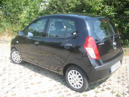 Hertz Mietwagen im Juli 2010 in München, Hyundai i10 1.1 Benziner, Heck und Seitenansicht