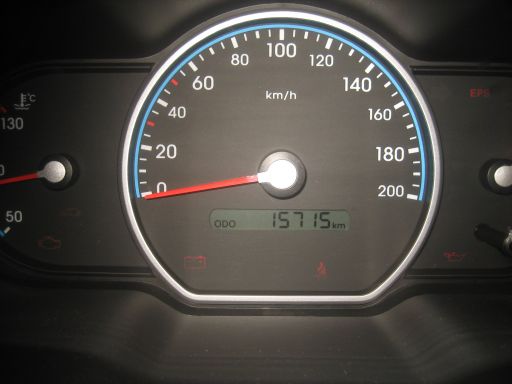 Hertz Mietwagen im Juli 2010 in München, Hyundai i10 1.1 Benziner, Tachometer