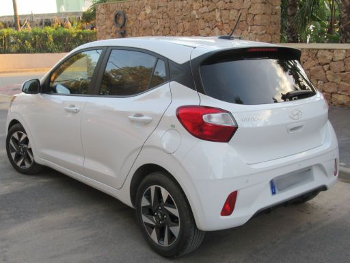 Hyundai i10, 1.0 Liter 46 kW, Modelljahr 2025, Ansicht von der Seite / hinten