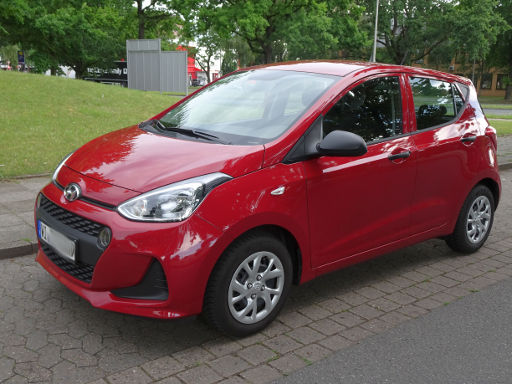 Hyundai i10 IA, 1.0 Liter 49 kW, Modelljahr 2018, Ansicht von der Seite / vorne