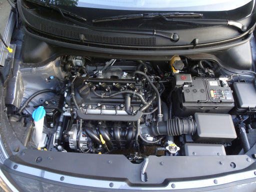 Hyundai i20 GB, 1.2 Liter 55 kW, Motorraum mit 1.2 Liter 4 Zylinder Motor