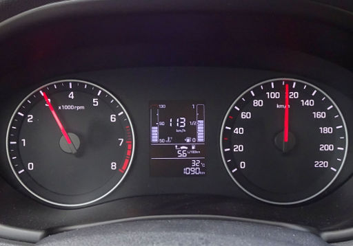 Hyundai i20 GB, 1.2 Liter 55 kW, Instrumente mit Drehzahlmesser, Kühlmitteltemperatur, aktueller Geschwindigkeit, Tankinhalt, Bordcomputer, Außentemperatur, Kilometerstand und Geschwindigkeitsmesser