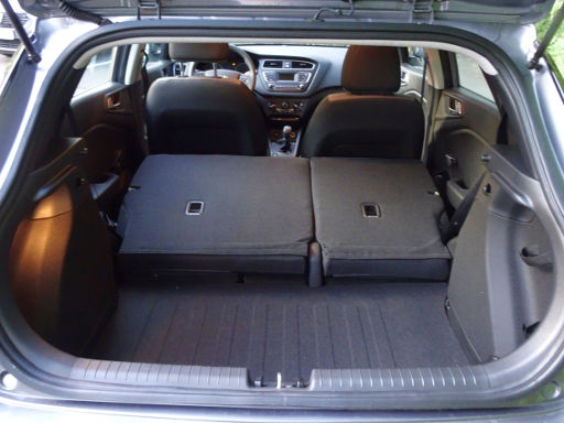 Hyundai i20 GB, 1.2 Liter 55 kW, Kofferraum mit geteilt umgeklappter Rückenlehne