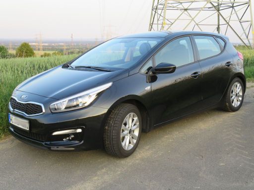 Kia cee’d 1.4, Ansicht von vorne / Seite