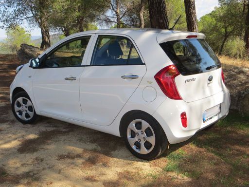 Kia Picanto TA 1.0 Modelljahr 2015, Ansicht von hinten / Seite