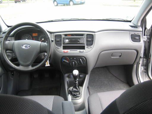 Kia Rio 1.4 Typ JB im Juli 2008, Armaturenbrett