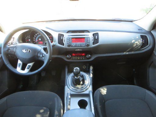 Kia Sportage 1.7 CRDi Diesel im September 2014, Armaturenbrett