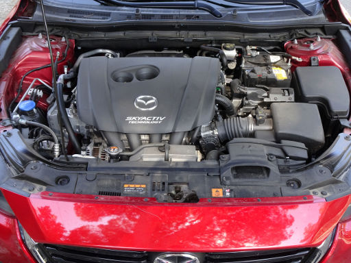 Mazda 3 Skyactiv-G 2.0, Motorraum mit 2.0 Liter Skyactiv-G 4 Zylinder Motor