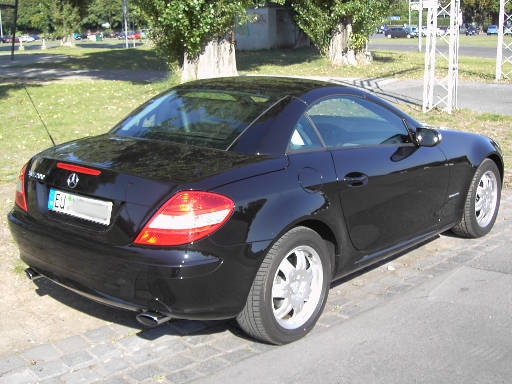 Mercedes-Benz R 171 SLK 200, Ansicht von hinten / Seite mit geschlossenen Verdeck