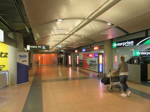 mietwagen.de, Deutschland, Flughafen Hamburg HAM Airport, Mietwagenzentrum mit AVIS® und Budget®