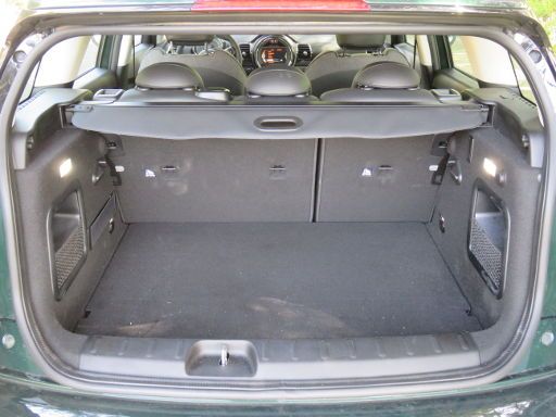 MINI Clubman One D, Kofferraum mit Zwischenboden ohne Reserverad unter der Abdeckung