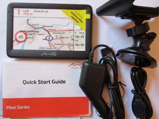 Mio™ Pilot 15 LM GPS Auto Navigation, Lieferumfang mit Navigationsgerät, Bedienungsanleitung, Saugnapfhalterung, Kabel für Zigarettenanzünder und USB Kabel