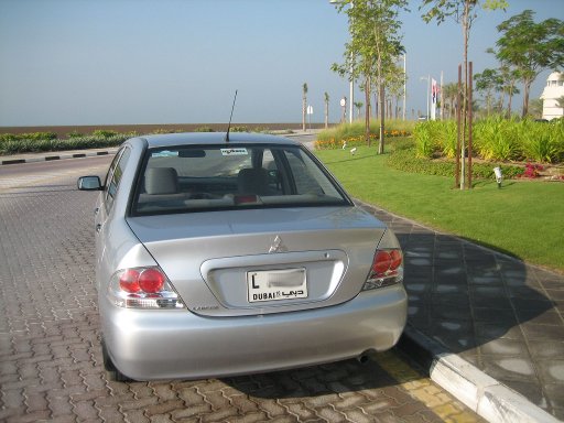 Mitsubishi Lancer GL 1300 Benziner im Dezember 2010, Ansicht von hinten