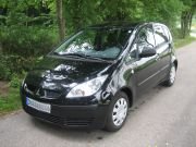 Hertz, München, Mitsubishi Colt Benziner im Juni 2007, Ansicht von der Seite / vorne