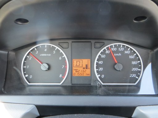 Mitsubishi Lancer 1.3 Automatikgetriebe im April 2013, Drehzahlmesser, Infodisplay mit Automatikanzeige, Kilometer, Tageskilometer und Tankuhr, Tachometer