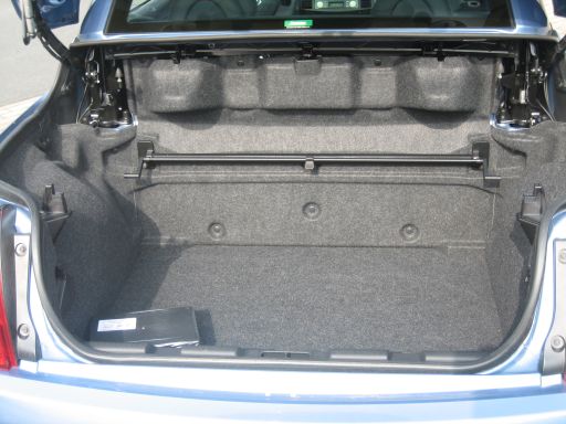 Nissan Micra CC Coupe Cabrio, Kofferraum ohne Trennnetz für das Verdeck
