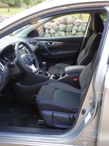 Nissan Qashqai, J11, 1.3 Liter DIG-T, Innenraum Fahrer und Beifahrer