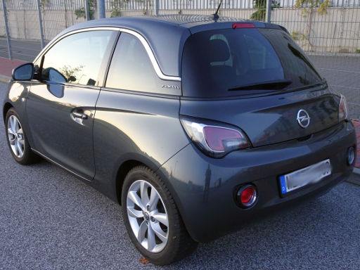 Opel ADAM 1,2 l 51 kW, Modelljahr 2018, Ansicht von der Seite / hinten