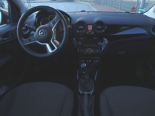 Opel ADAM 1,2 l 51 kW, Modelljahr 2018, Armaturenbrett