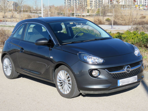 Opel ADAM 1,4 l 64 kW Benzinmotor, Modelljahr 2017, Ansicht von der Seite / vorne