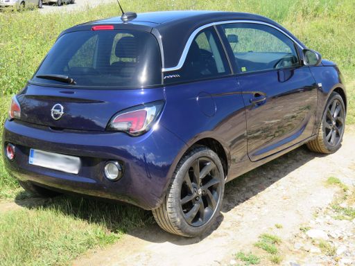 Opel ADAM 1,4 l 74 kW Benzinmotor, Modelljahr 2016, Ansicht von der Seite / hinten