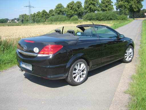 Opel Astra Cabriolet Twin Top 1,8 l 103 kW Benzinmotor, Modelljahr 2007, Ansicht offen von der Seite / hinten