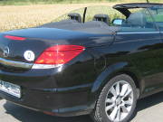 Opel Astra Cabriolet Twin Top 1,8 l 103 kW Benzinmotor, Modelljahr 2007, Ansicht geschlossen von der Seite / hinten