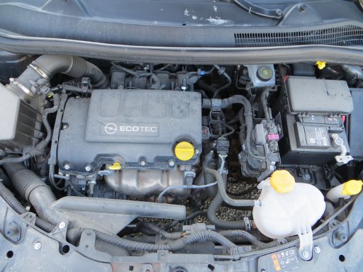 Opel Corsa D 1,2 l 63 kW Benzinmotor, Modelljahr 2013, Motorraum