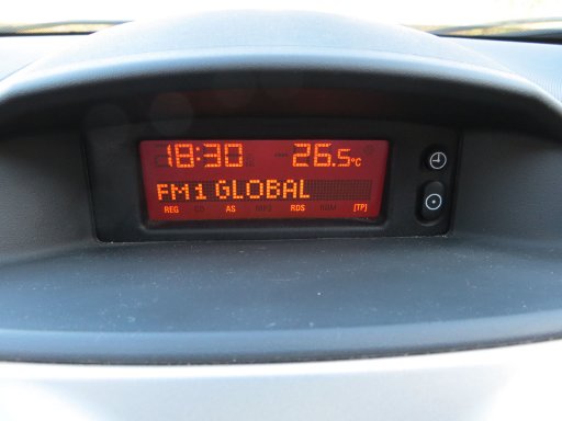 Opel Corsa D 1,2 l 63 kW Benzinmotor, Display mit Uhrzeit, Außentemperatur und Radioanzeige