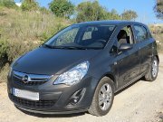 Opel Corsa 1,2 l 63 kW Benzinmotor, Modelljahr 2013, Ansicht von der Seite / vorne