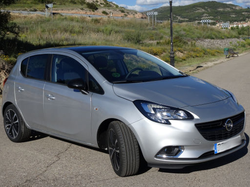 Opel Corsa 1,4 l 66 kW D14XEL Ottomotor, Modelljahr 2018, Ansicht von der Seite / vorne