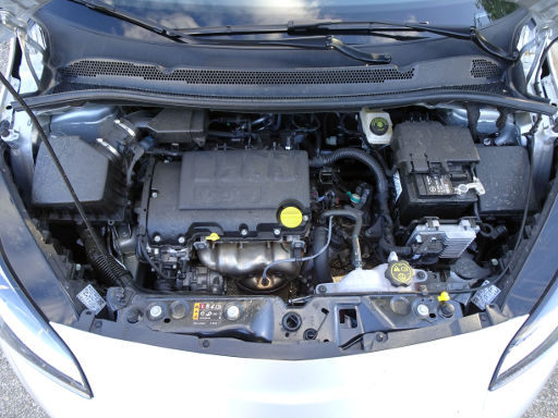 Opel Corsa 1,4 l 66 kW D14XEL Ottomotor, Modelljahr 2018, Motorraum
