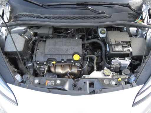 Opel Corsa 1,4 l 66 kW Benzinmotor, Modelljahr 2017, Motorraum