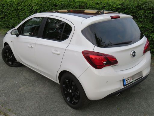 Opel Corsa 1,4 l 74 kW Benzinmotor, Modelljahr 2016, Ansicht von der Seite / hinten