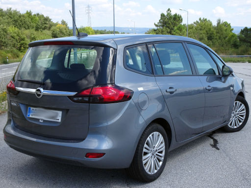 Opel Zafira Tourer 1,4 l, 103 kW, Ansicht von der Seite / hinten