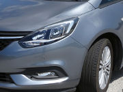 Opel Zafira Tourer 1,4 l, Ansicht von vorne / Scheinwerfer