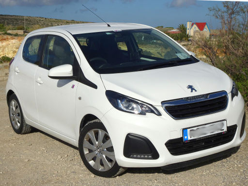 Peugeot 108 Active 5-Türer 1.0 l 51 kW, Ansicht von der Seite / vorne