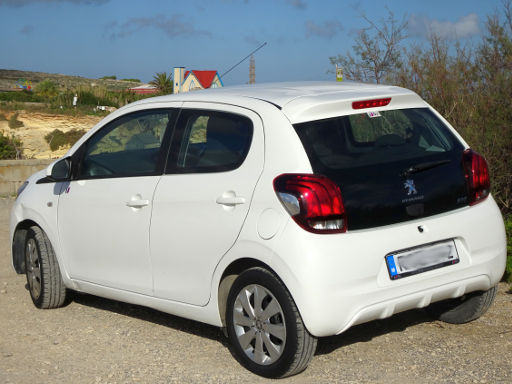 Peugeot 108 Active 5-Türer 1.0 l 51 kW, Ansicht von der Seite / hinten