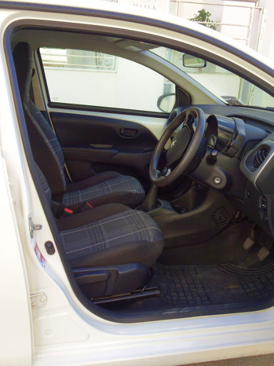 Peugeot 108 Active 5-Türer 1.0 l 51 kW, Innenraum vorne