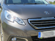 Peugeot 2008 1.2 Liter PureTech 130 Stop & Start 96 kW 6 Gang Schaltung, Modelljahr 2016, Ansicht von vorne