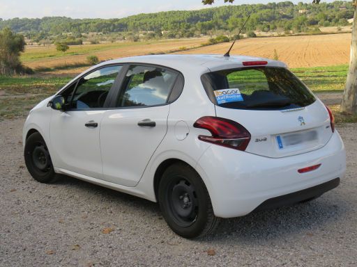 Peugeot 208 1.2 Liter PureTech 68 50 kW 5 Gang Schaltung, Modelljahr 2017, Ansicht von der Seite / hinten