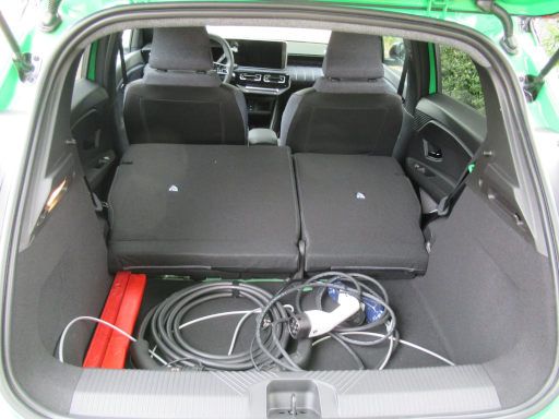 Renault 5 E-TECH, Kofferraum mit umgeklappter Rückenlehne und maximalen Stauraum
