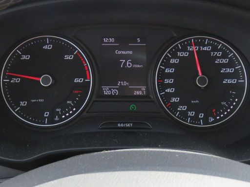 SEAT LEON ST, Typ 5F, 1.6 TDI Start&Stop, Armaturen mit Drehzahlmesser, Kühlmitteltemperaturanzeige, Bordcomputer, Uhrzeit / Außentemperatur, Tageskilometer / Gesamtkilometer und Schaltanzeige, Geschwindigkeitsanzeige, Tankanzeige