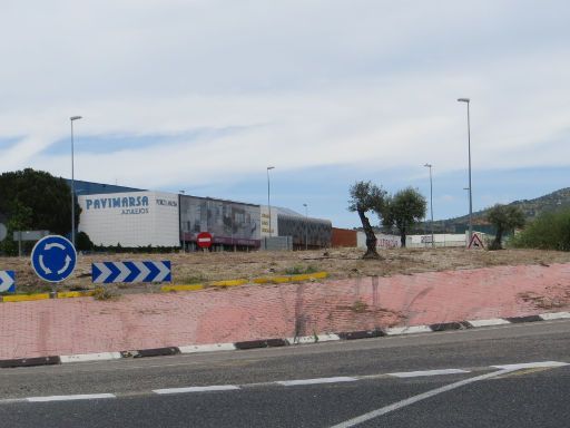 Kreisverkehr in der Nähe von Madrid mit mehreren Unfallspuren