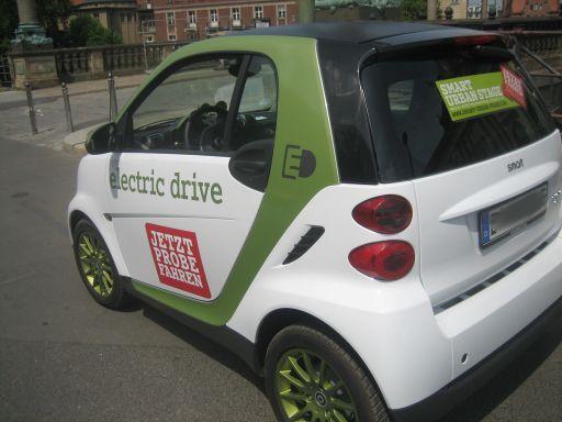 smart fortwo coupé electric drive, Fahrzeugansicht von der Seite