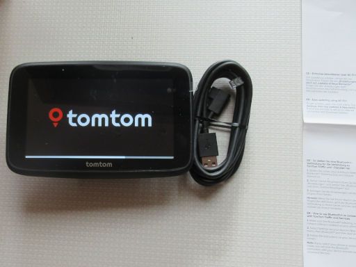 TomTom Go Classic Lite 2nd Generation, Lieferumfang mit Navigationsger&auml;t, Bedienungsanleitung und USB Kabel