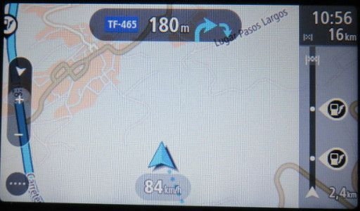 TomTom START 40 Europe 45 Länder Navigation, mit 84 km/h abseits der Straße (in Wirklichkeit auf der A-1 im Süden von Teneriffa)